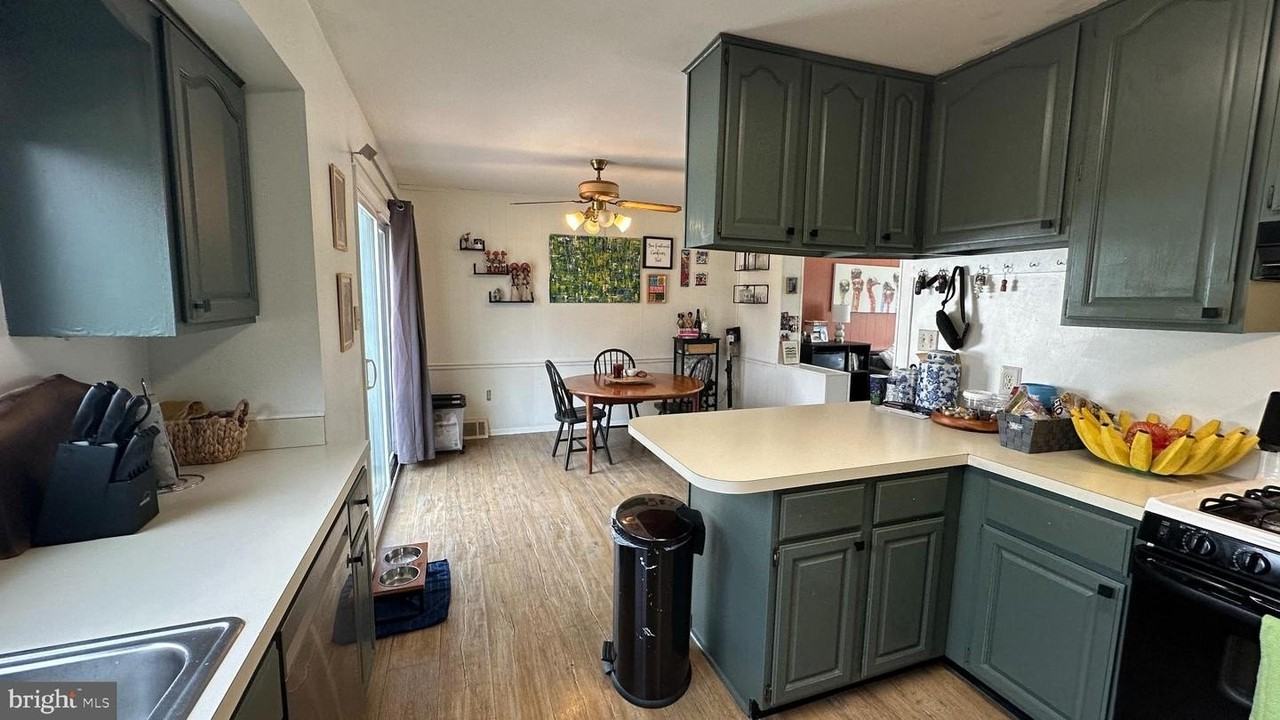 228 Embleton Rd - Photo 5 of 31