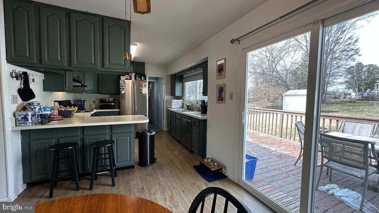 228 Embleton Rd - Photo 6 of 31