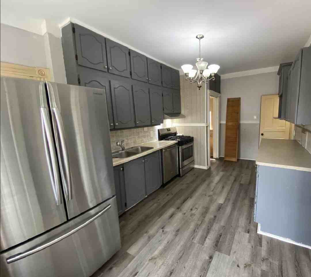 1029 York St - Photo 3 of 9