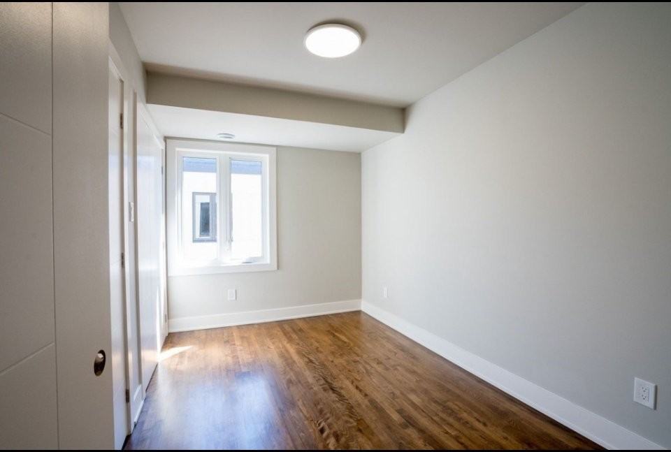 143 Deschamps Ave - Photo 6 of 9