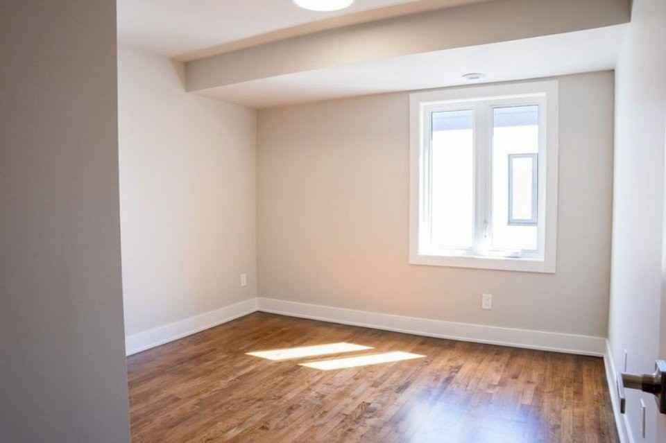 143 Deschamps Ave - Photo 7 of 9