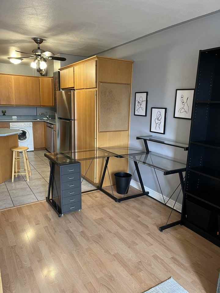 141 Catharine St S - Photo 2 of 7