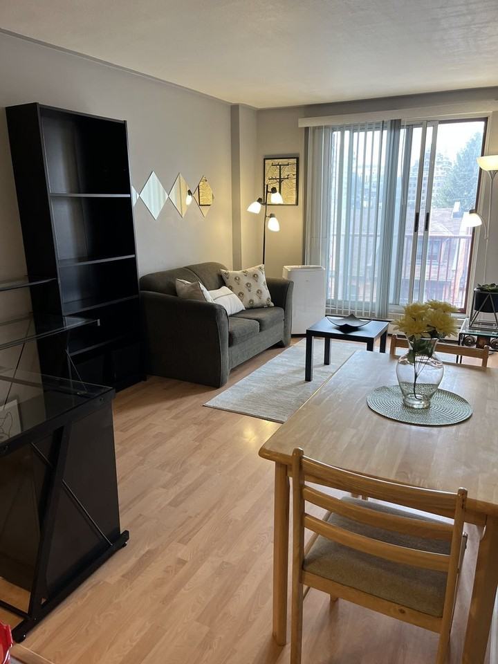 141 Catharine St S - Photo 3 of 7