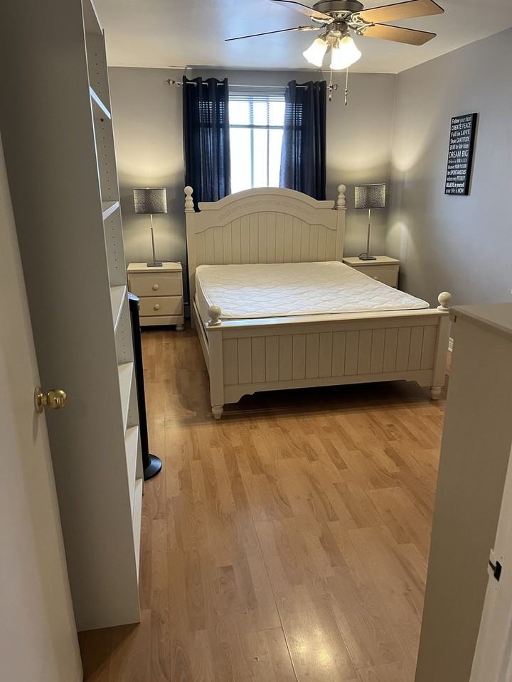 141 Catharine St S - Photo 4 of 7