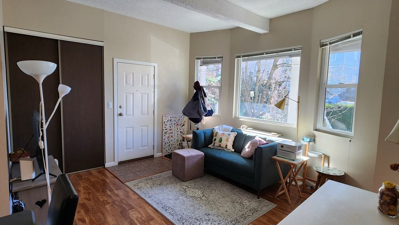 1025 Carberry Gdns - Photo 2 of 7