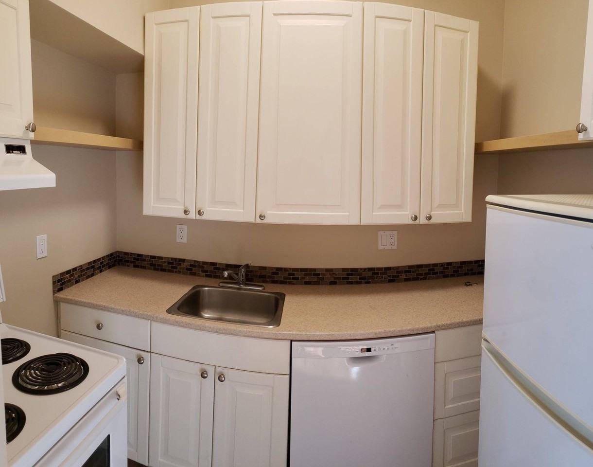 1025 Carberry Gdns - Photo 3 of 7