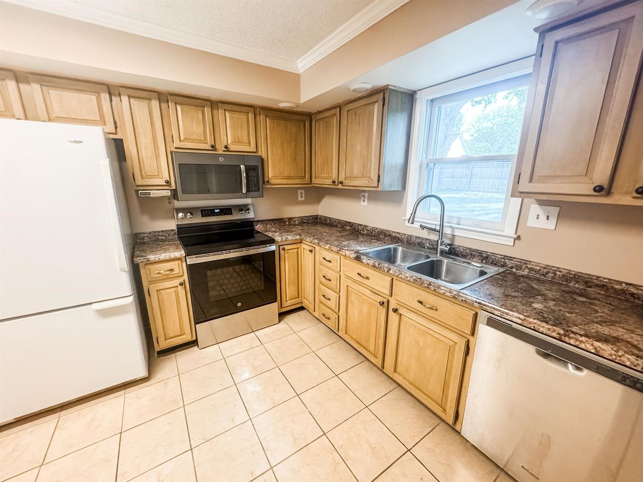 1062 Fredericksburg Cv - Photo 5 of 16