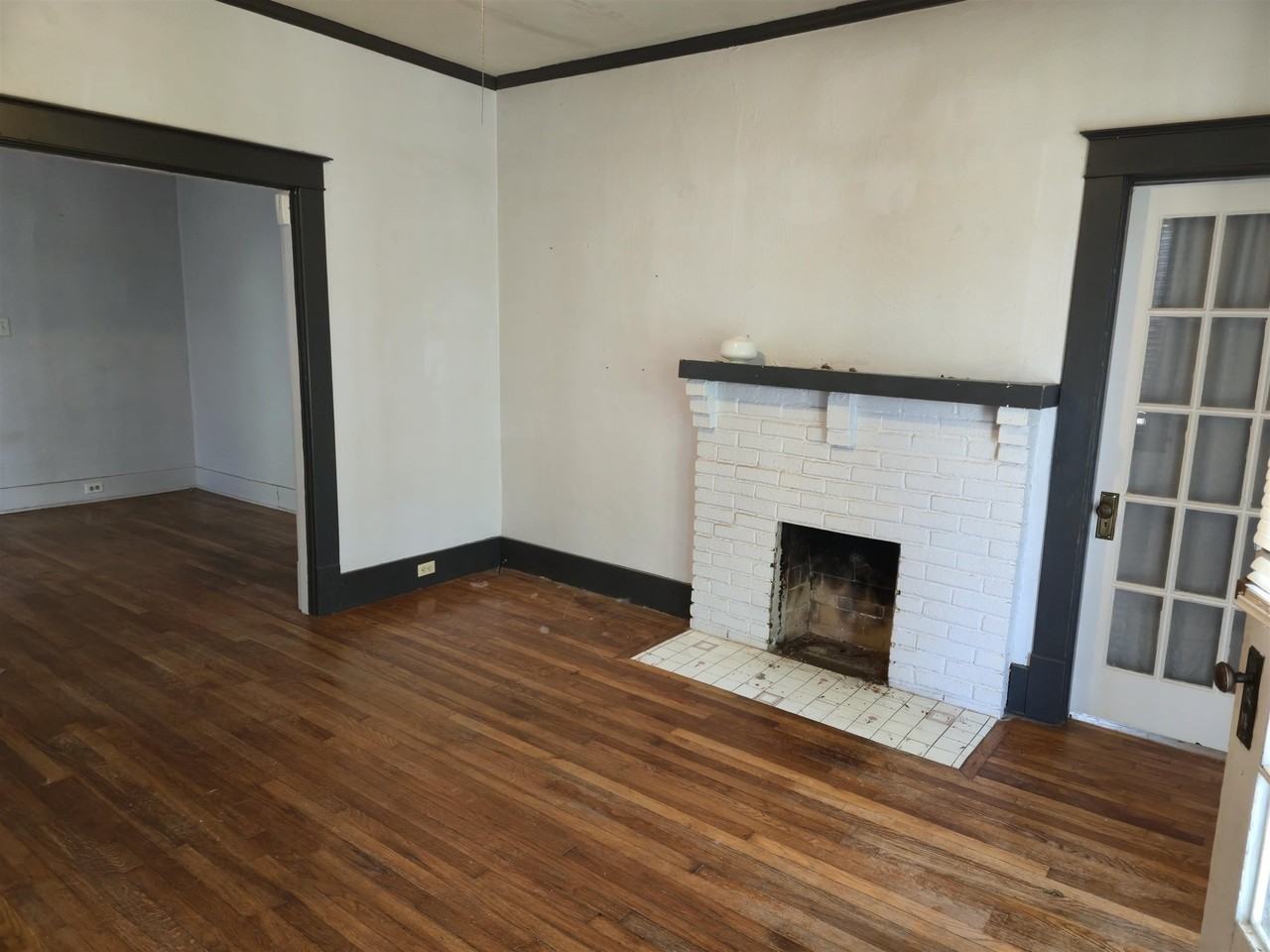 582 Loeb St - Photo 3 of 11