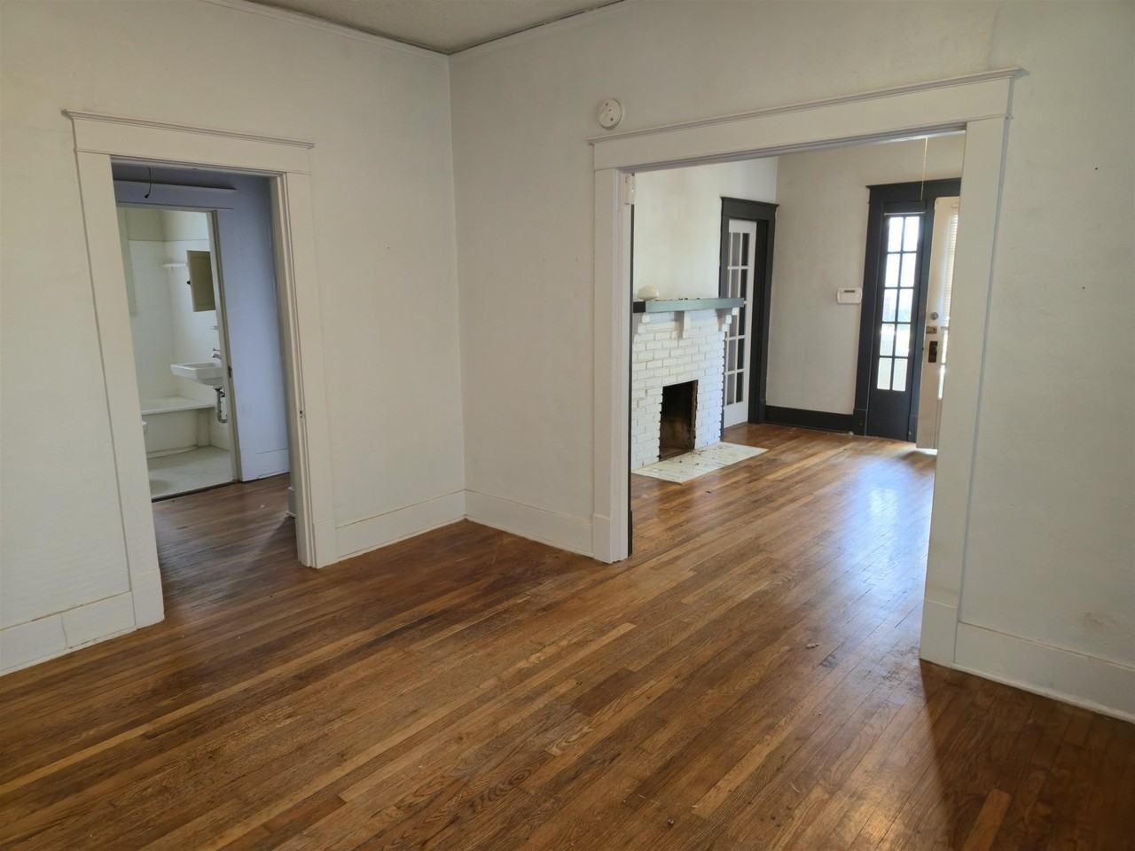 582 Loeb St - Photo 4 of 11