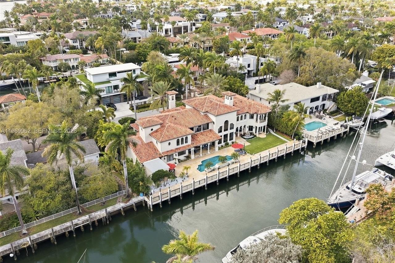 628 Coral Way - Photo 3 of 50