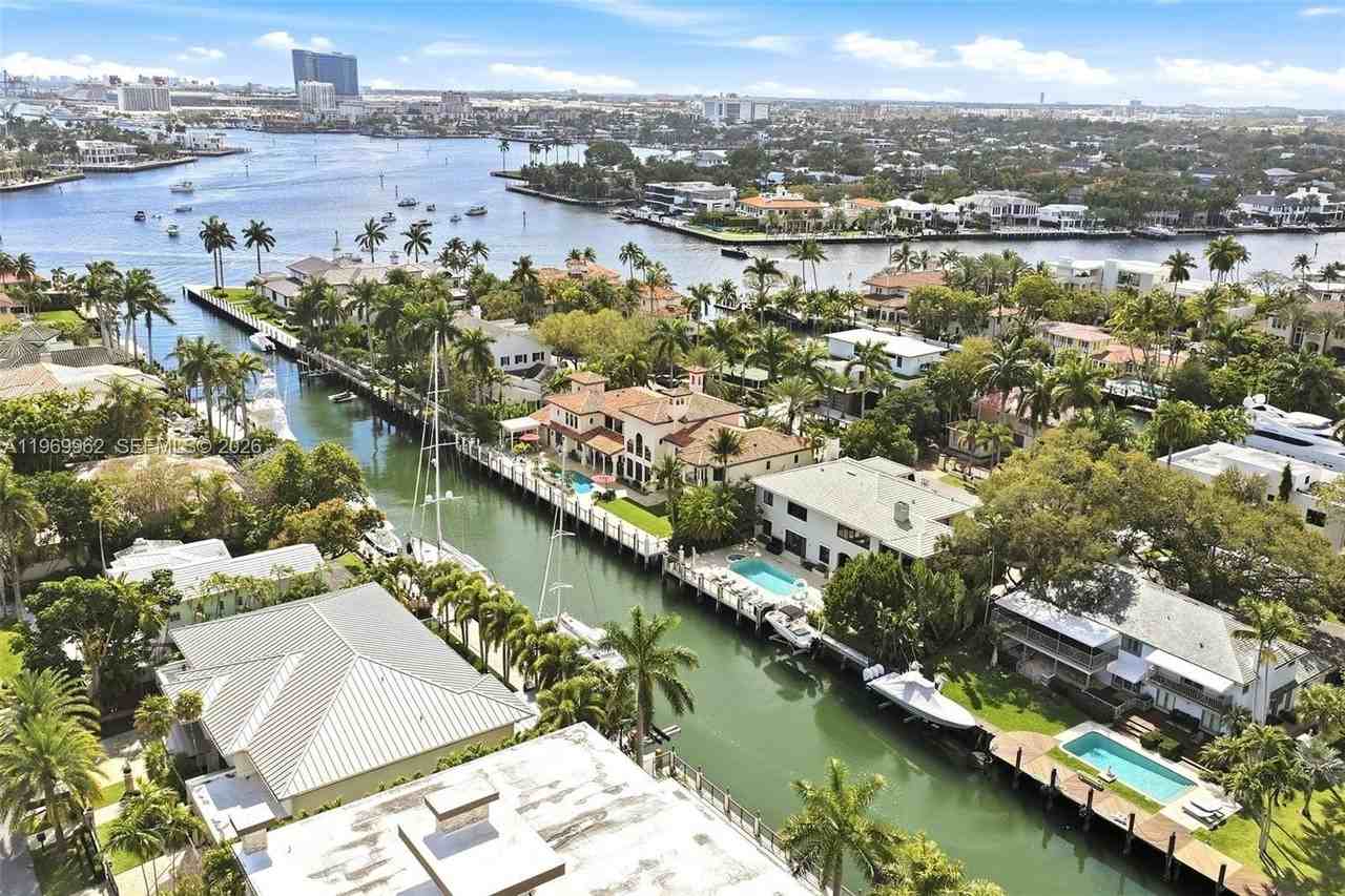 628 Coral Way - Photo 4 of 50