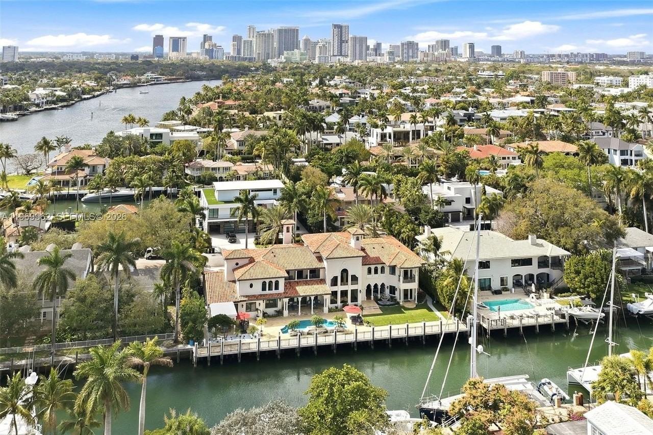 628 Coral Way - Photo 5 of 50