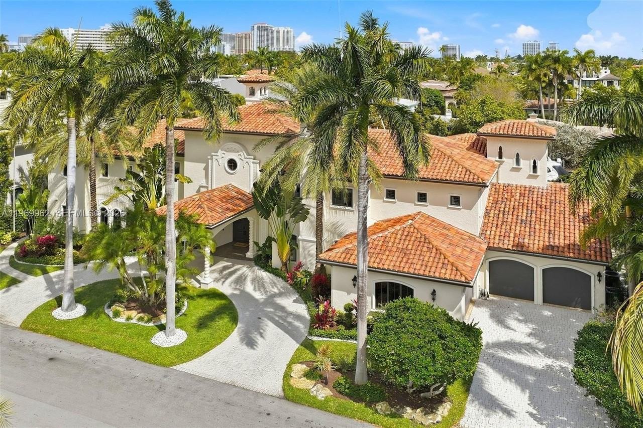 628 Coral Way - Photo 7 of 50