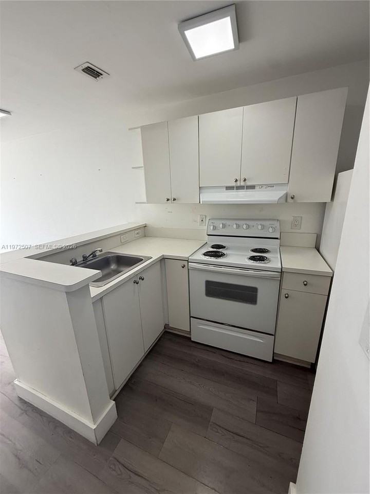 821 Sw 2nd St #6 - Photo 2 of 7