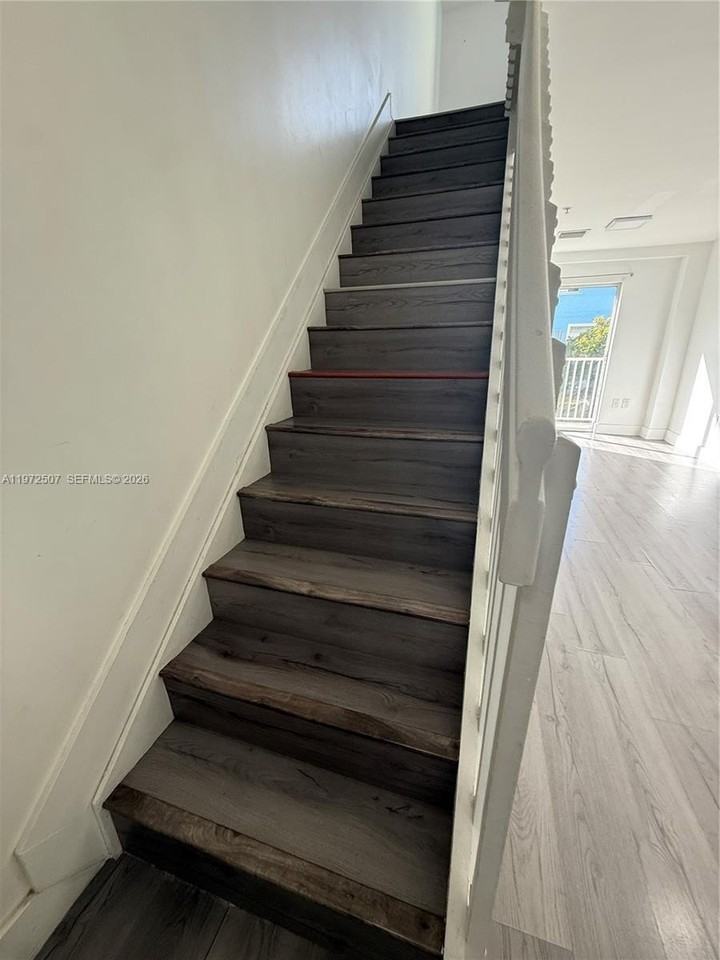 821 Sw 2nd St #6 - Photo 3 of 7