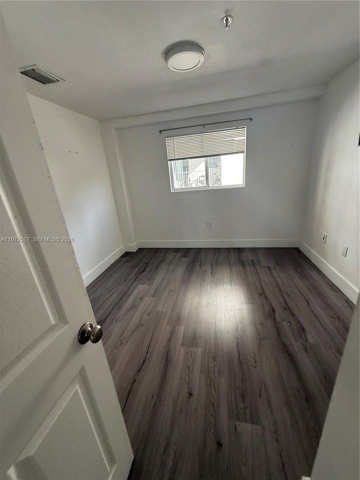 821 Sw 2nd St #6 - Photo 4 of 7