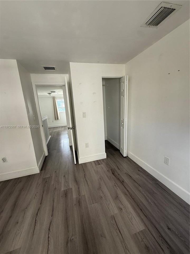 821 Sw 2nd St #6 - Photo 5 of 7