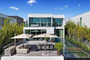 featured image of 1051 W 48th St #4