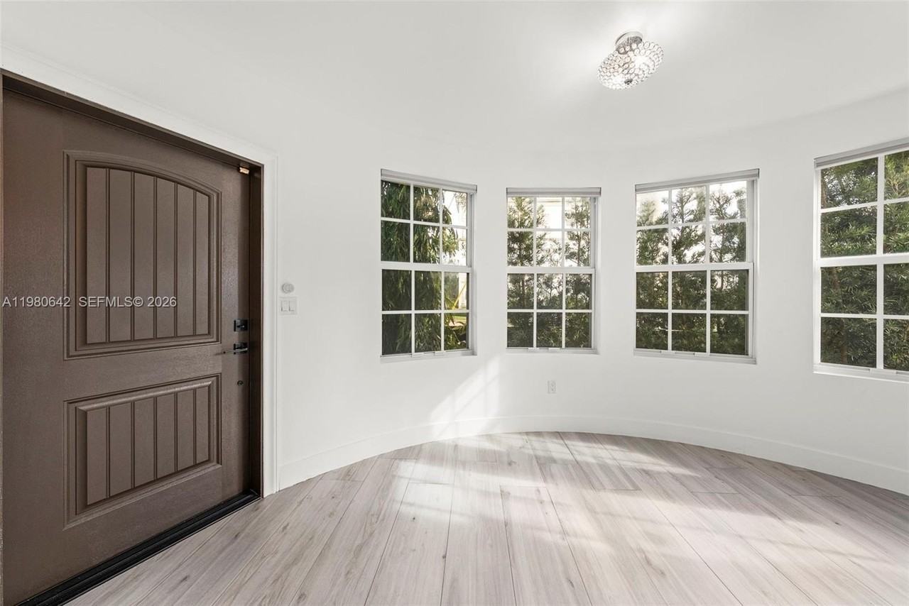 4491 Prairie Ave - Photo 2 of 42