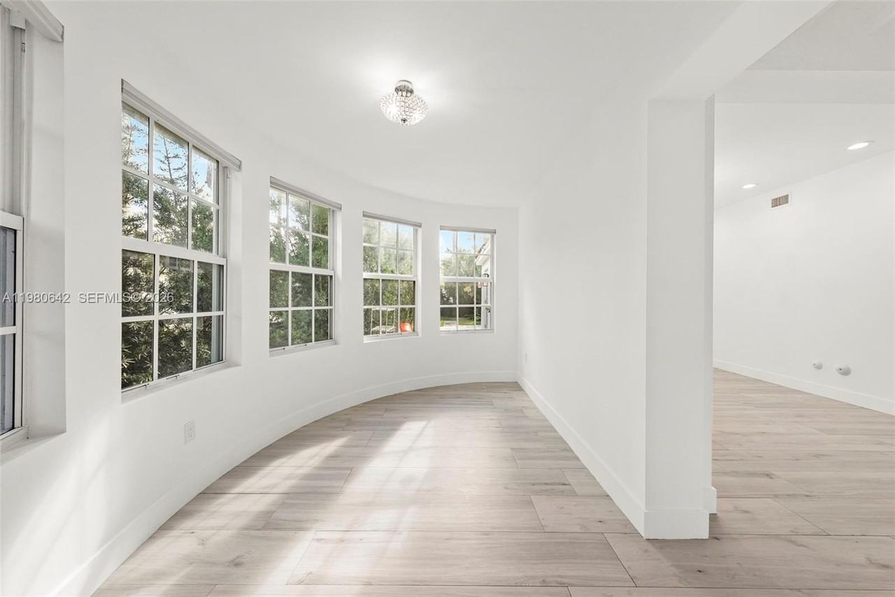 4491 Prairie Ave - Photo 3 of 42