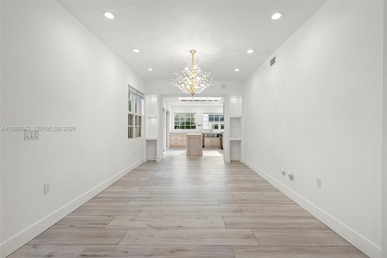 4491 Prairie Ave - Photo 4 of 42