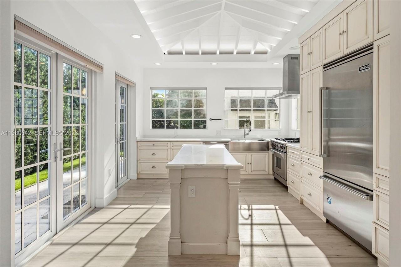 4491 Prairie Ave - Photo 5 of 42