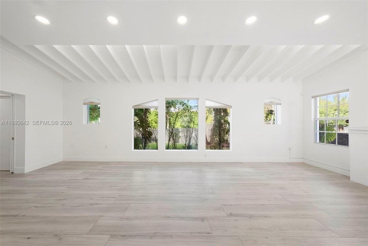 4491 Prairie Ave - Photo 7 of 42