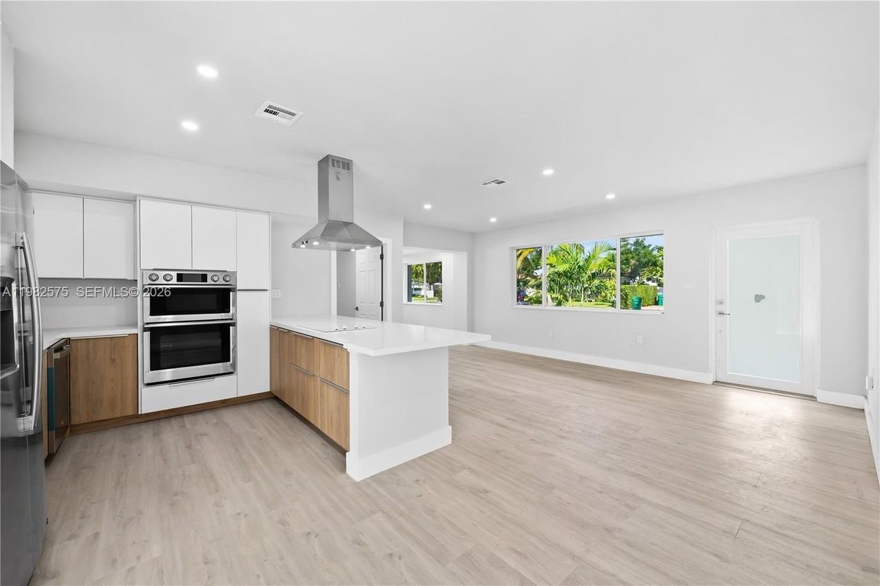 8560 Sw 126th Ter - Photo 2 of 24