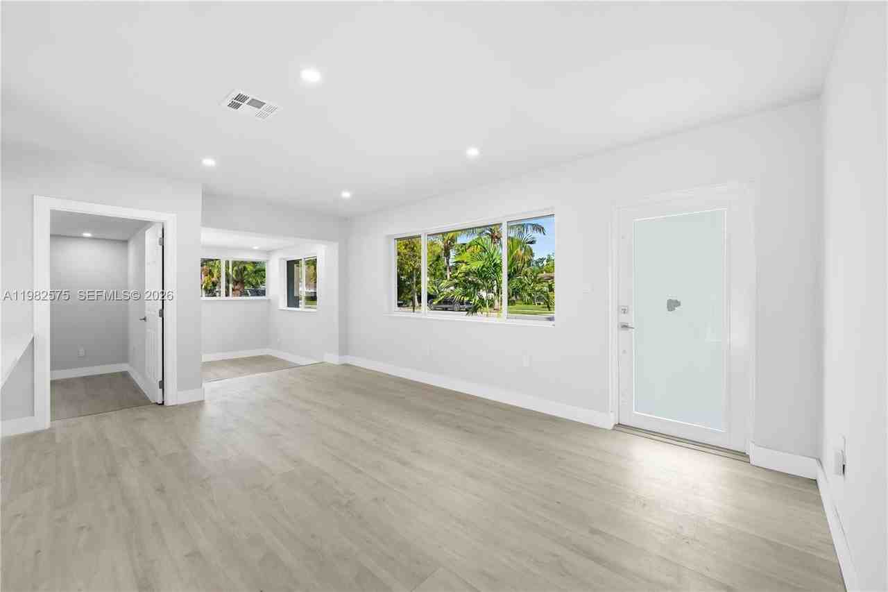 8560 Sw 126th Ter - Photo 3 of 24