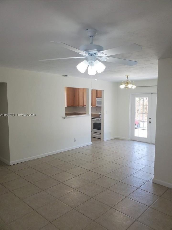 831 Sw 14th Ct - Photo 2 of 17