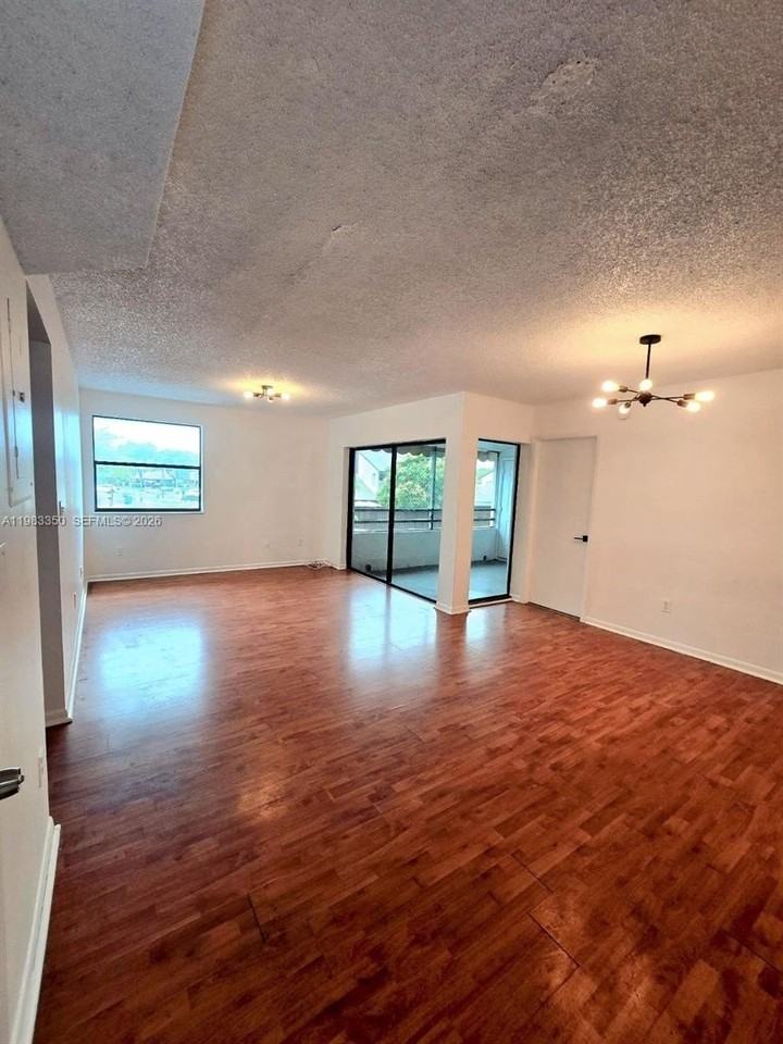 20130 Ne 3rd Ct #6 - Photo 5 of 22