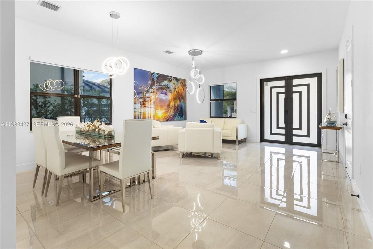 4335 Sw 174th Ave - Photo 5 of 50