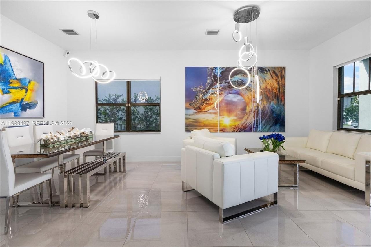 4335 Sw 174th Ave - Photo 7 of 50