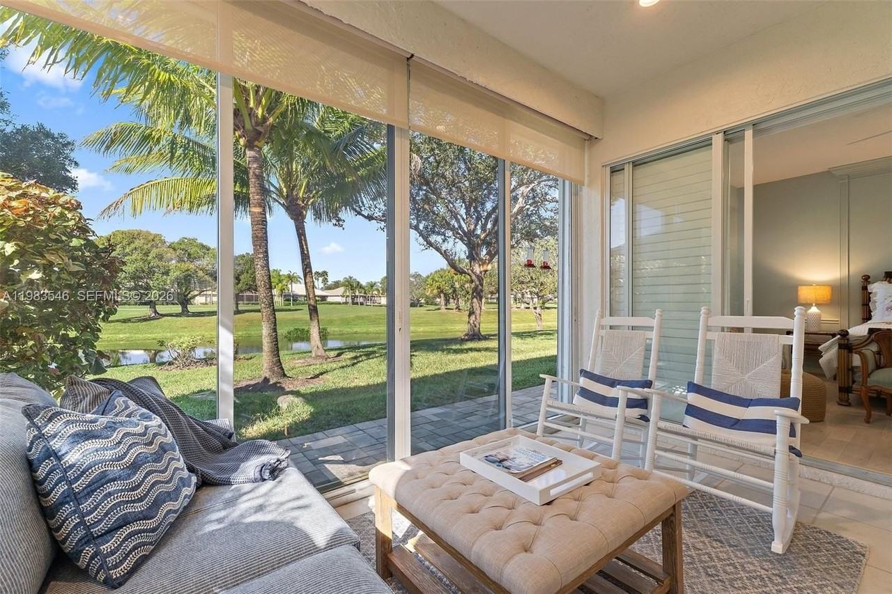 1832 Sw Willowbend Ln - Photo 2 of 30