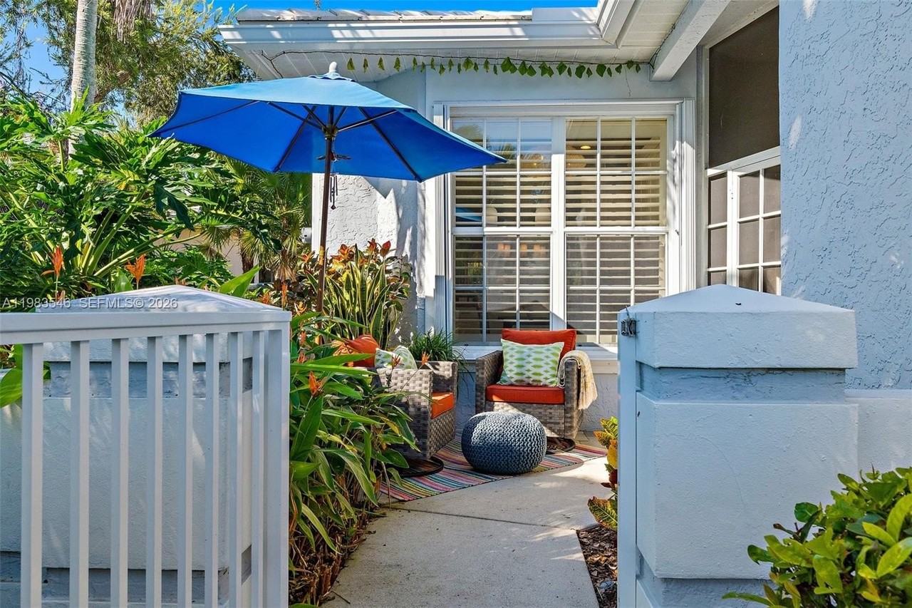 1832 Sw Willowbend Ln - Photo 6 of 30