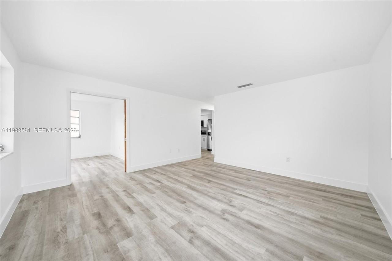 1781 Sw 13th St - Photo 3 of 24