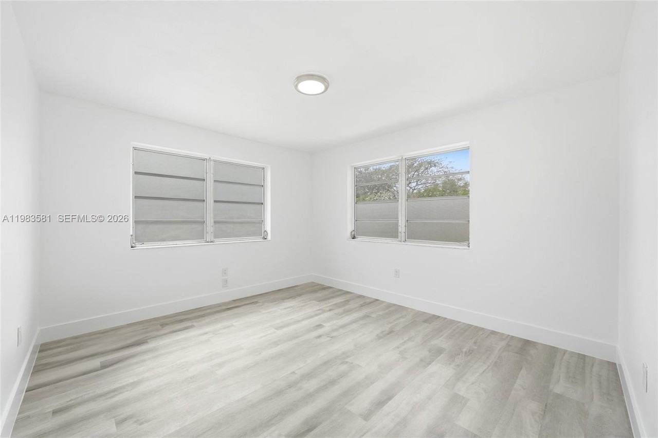 1781 Sw 13th St - Photo 5 of 24