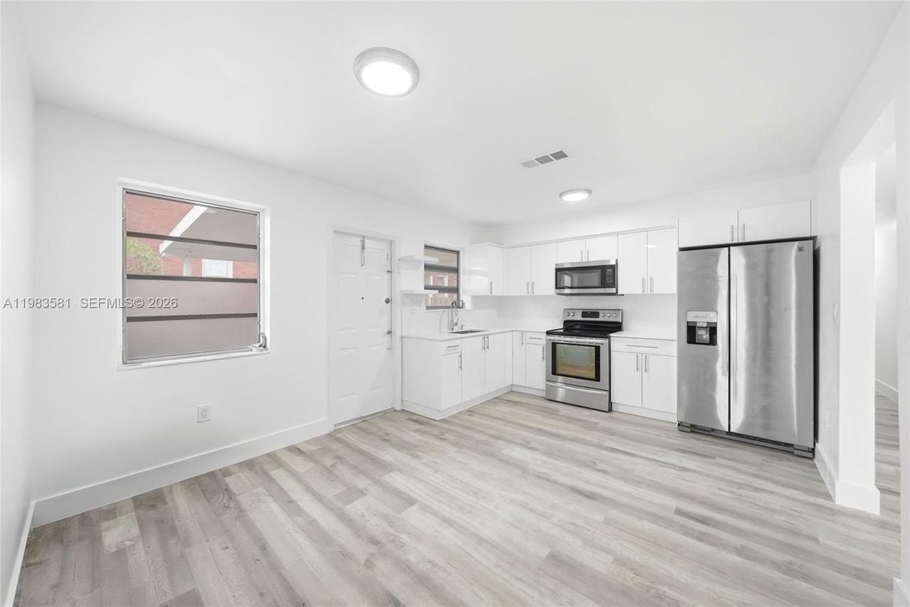 1781 Sw 13th St - Photo 7 of 24