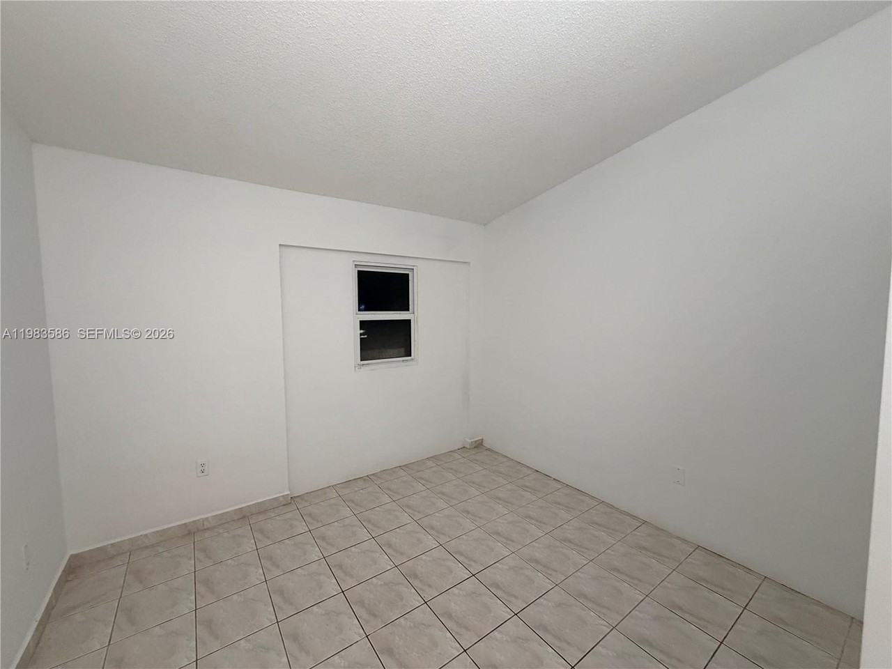 927 Ne 199th St #206 - Photo 2 of 7