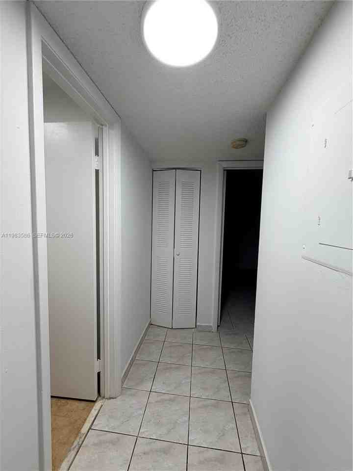 927 Ne 199th St #206 - Photo 6 of 7