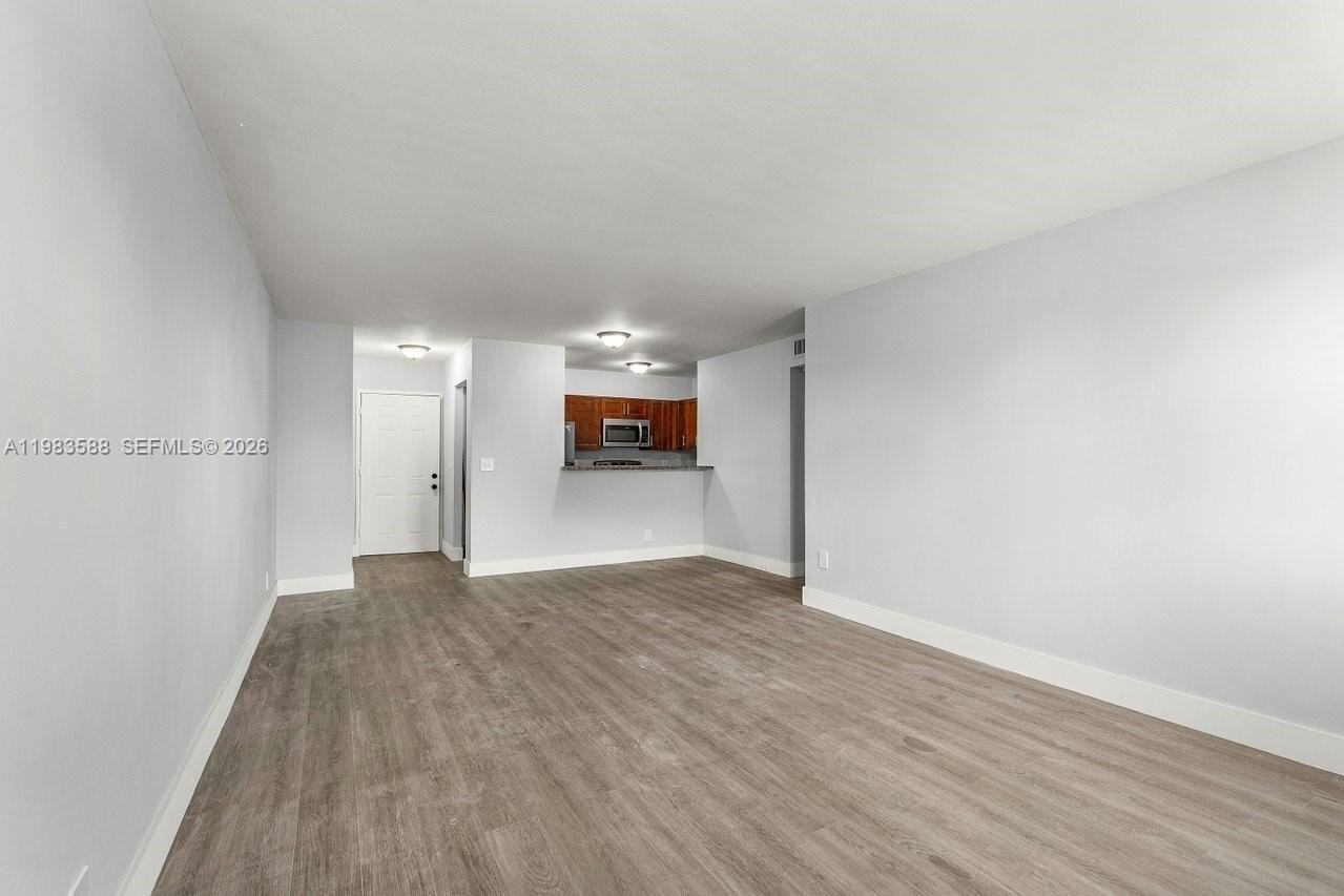 1530 Crescent Cir #3 - Photo 3 of 20