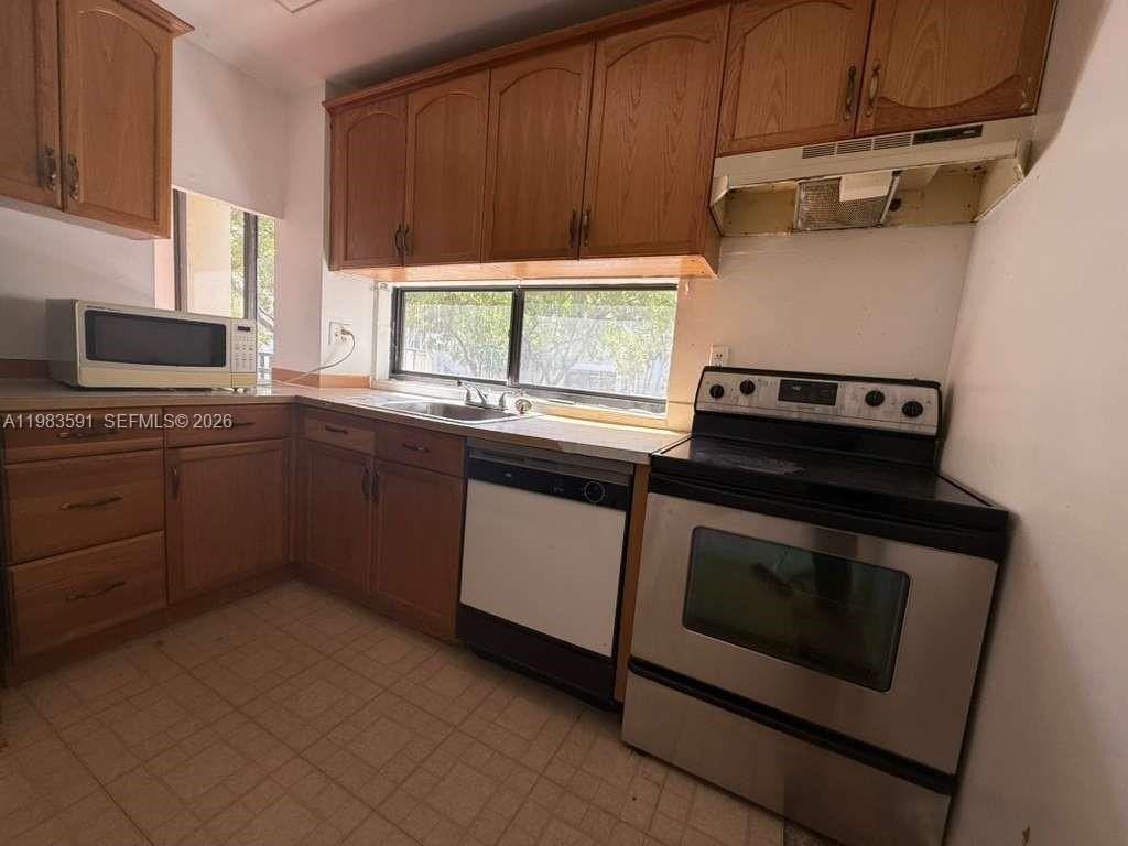 16909 N Bay Rd #211 - Photo 6 of 15