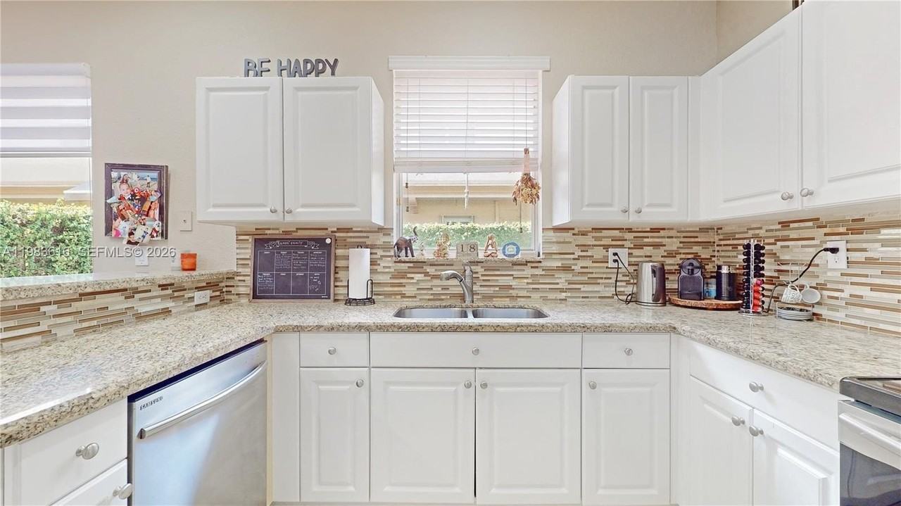 12808 Sw 132nd Ter - Photo 5 of 42