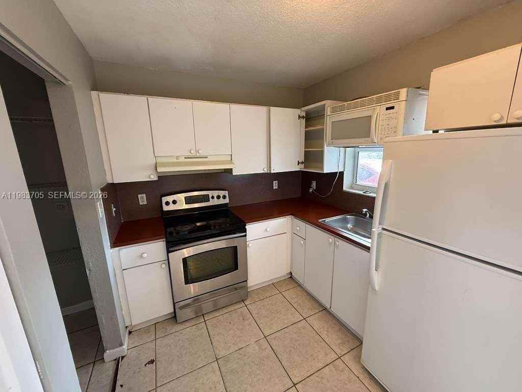 2722 Nw 22nd Ct #2 - Photo 4 of 11