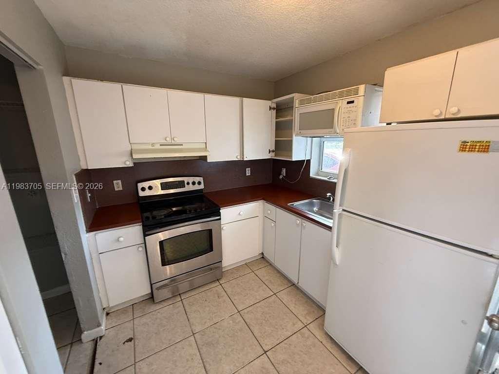 2722 Nw 22nd Ct #2 - Photo 5 of 11