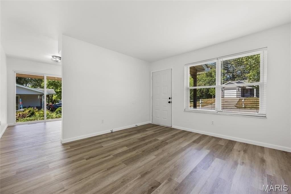 32 Laura Dr - Photo 5 of 24