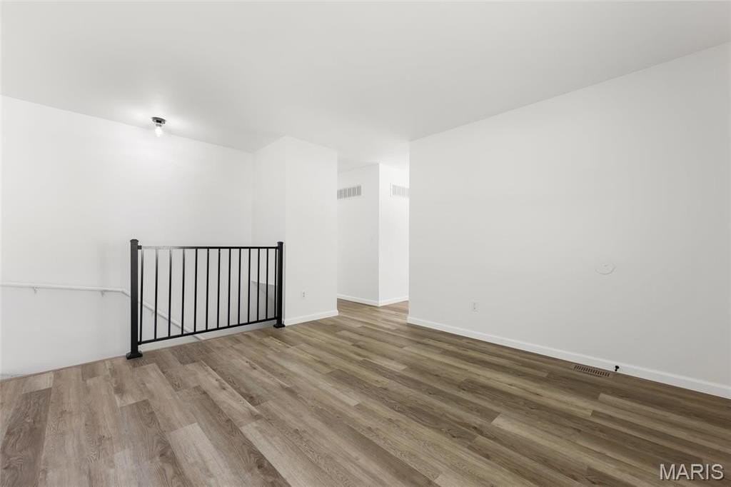 32 Laura Dr - Photo 7 of 24