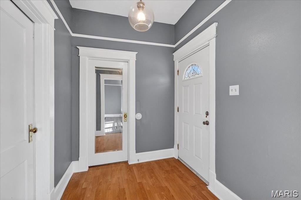 221 Lebanon Ave - Photo 5 of 30