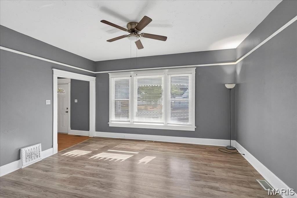 221 Lebanon Ave - Photo 7 of 30