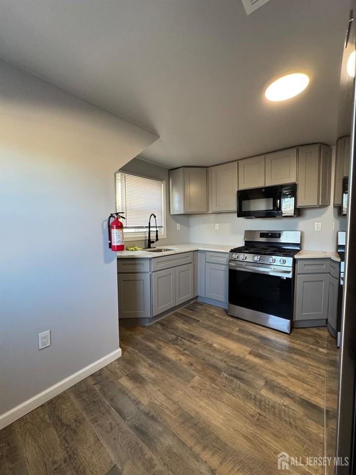 150 Fabyan Pl #152 - Photo 2 of 18